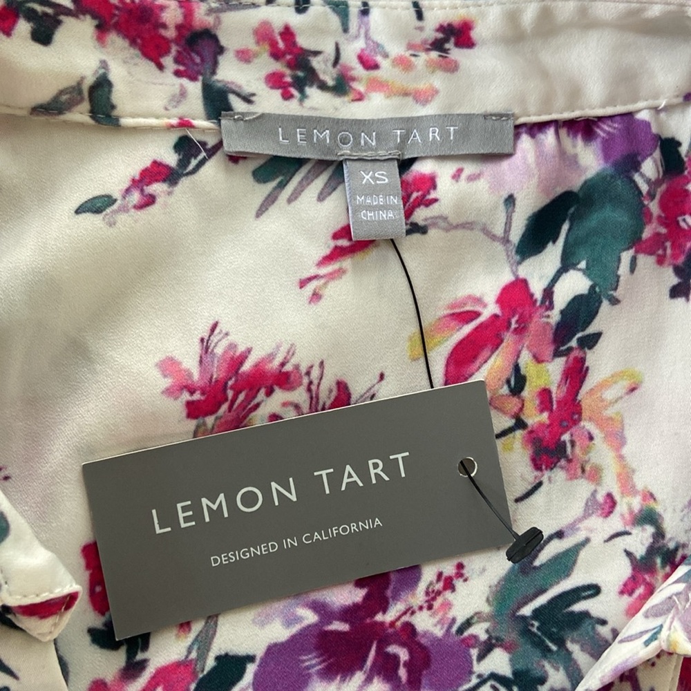 Lovely Floral Women's Top by Lemon Tart, size XS. NWT - Picture 4 of 10